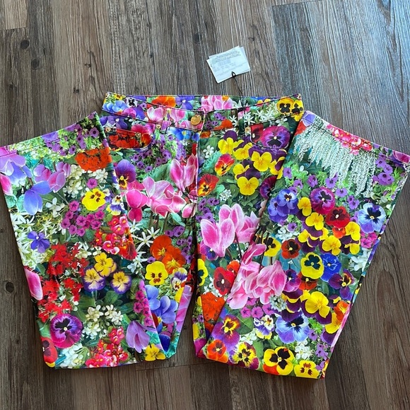NWT ๐ Moschino Boutique flower print jeans 2021 collection. Flare bottom size 6 - Picture 3 of 11